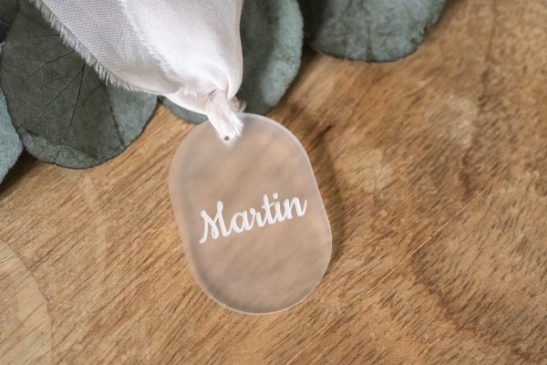 Tischkärtchen / Platzkarte / Namensschild / Gastgeschenk aus Acryl / Form oval - personalisiert